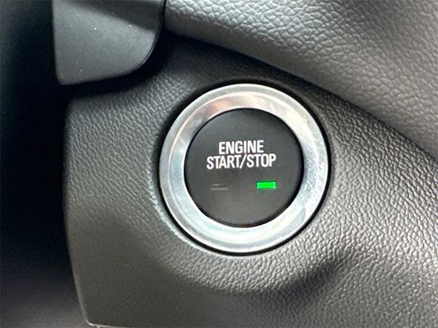 Used 2023 Chevrolet Equinox LT image 31