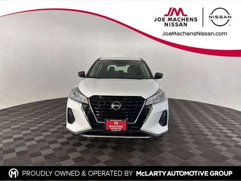 Used 2022 Nissan Kicks S image 2