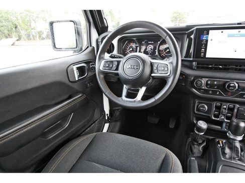 Used 2024 Jeep Wrangler Unlimited Sahara AWD/4WD image 8