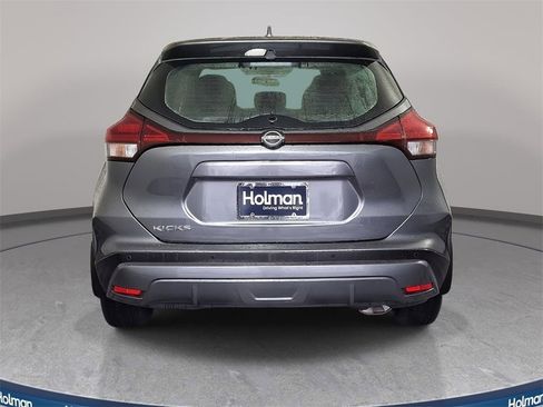 Used 2022 Nissan Kicks S image 6