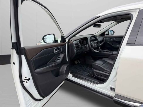 Used 2021 Nissan Rogue Platinum AWD/4WD image 18