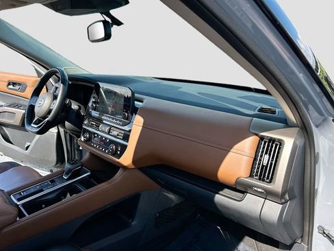 Used 2022 Nissan Pathfinder Platinum w/ Lighting Package (N93) FWD image 28