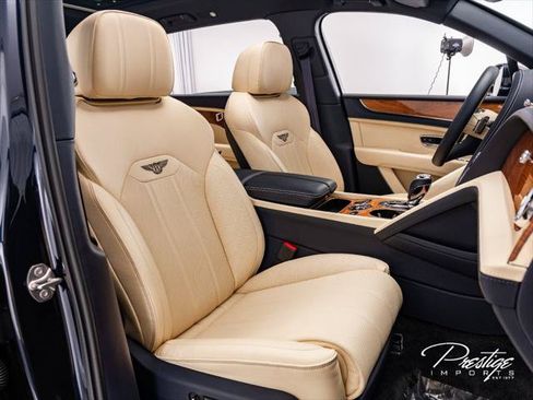 Used 2023 Bentley Bentayga Extended Wheelbase AWD/4WD image 35