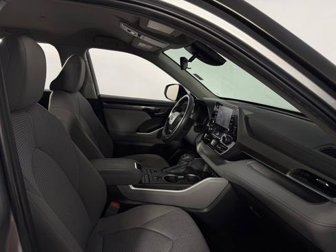 Used 2022 Toyota Highlander L image 13
