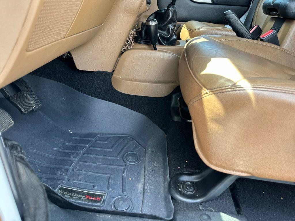 Used 2017 Jeep Wrangler Unlimited Sahara w/ Max Tow Package AWD/4WD image 27