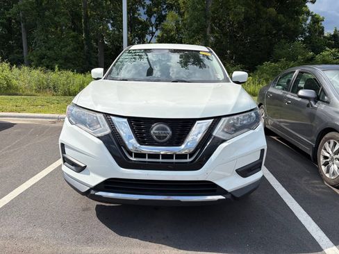 Used 2018 Nissan Rogue S AWD/4WD image 2