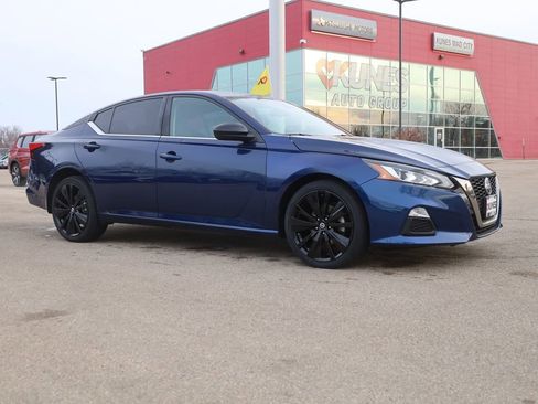 Used 2022 Nissan Altima 2.5 SR image 2