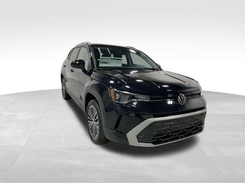 New 2026 Volkswagen Taos SE FWD image 6