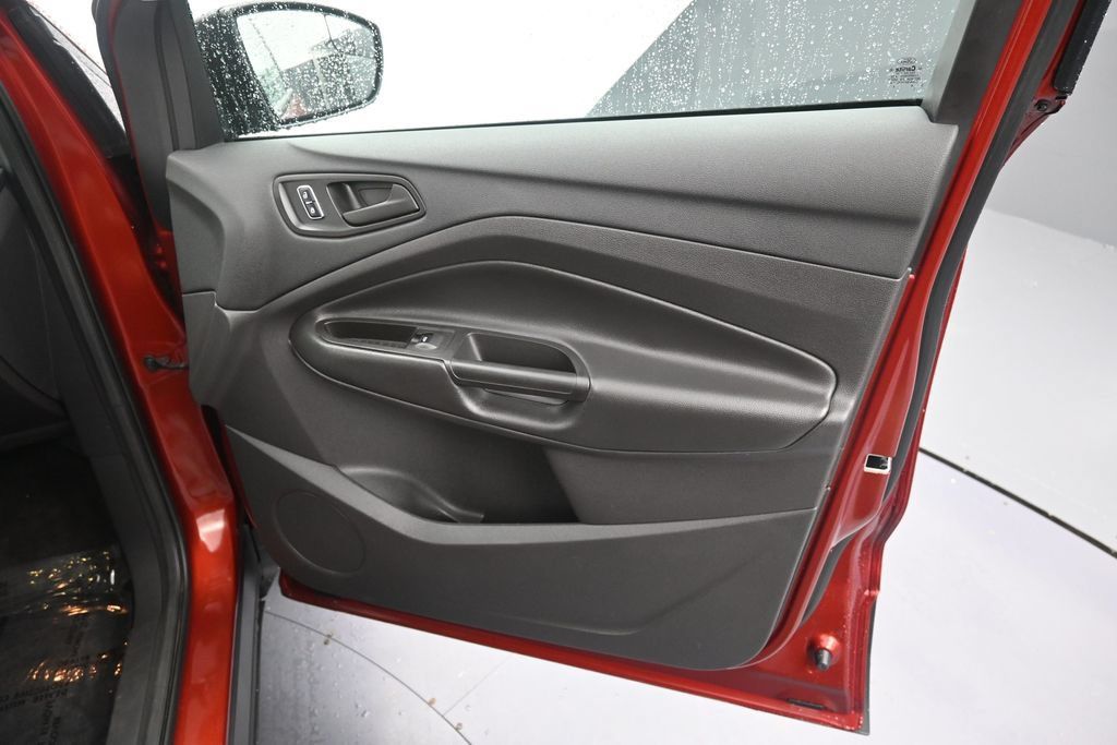 Used 2016 Ford Escape S FWD image 17