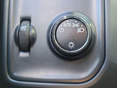 Used 2015 Chevrolet Silverado 1500 W/T image 12