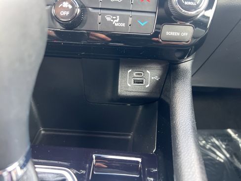 Certified 2024 Jeep Compass Limited image 33