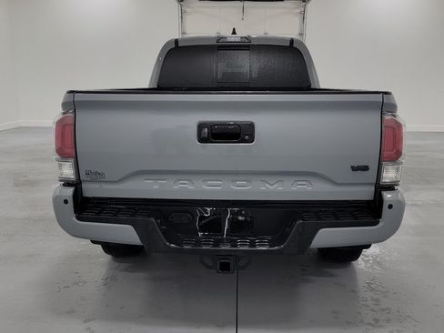 Used 2020 Toyota Tacoma TRD Off-Road w/ TRD Premium Off Road Package AWD/4WD image 7