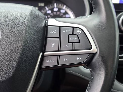 Used 2023 Toyota Highlander XLE AWD/4WD image 31