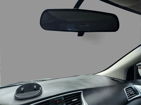Used 2017 Nissan Sentra SV FWD image 19
