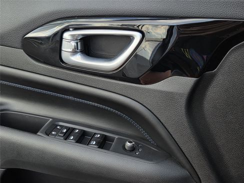 New 2026 Jeep Compass Latitude image 20