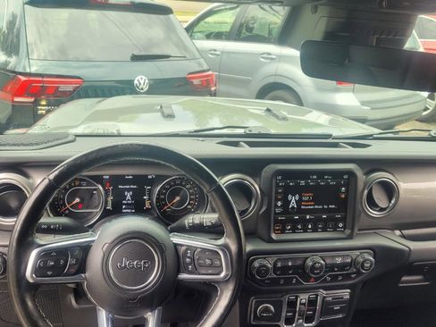 Used 2021 Jeep Wrangler Unlimited Sahara AWD/4WD image 15