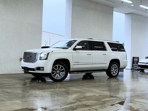 Used 2020 GMC Yukon XL Denali RWD image 1