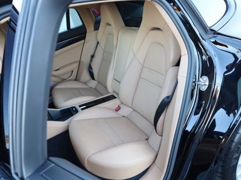 Used 2017 Porsche Panamera image 39