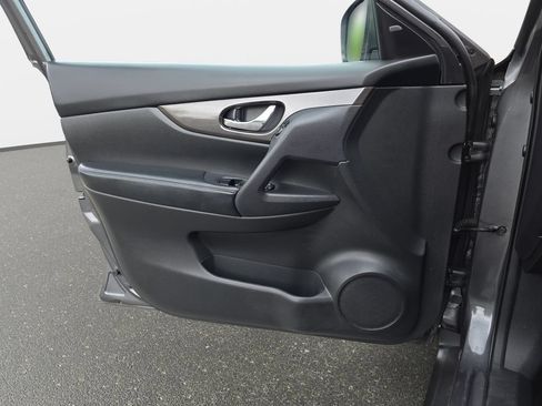 Used 2015 Nissan Rogue SV w/ SV Premium Package AWD/4WD image 28