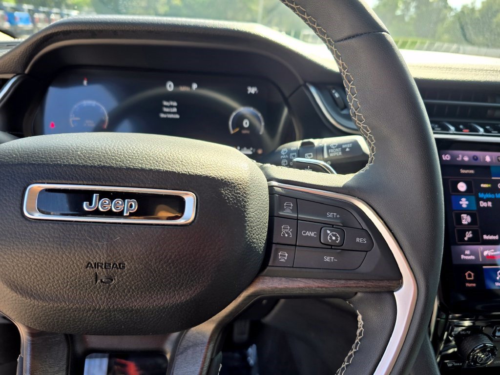 Used 2024 Jeep Grand Cherokee Limited w/ Luxury Tech Group II AWD/4WD image 20