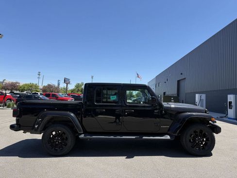 Used 2021 Jeep Gladiator High Altitude AWD/4WD image 2