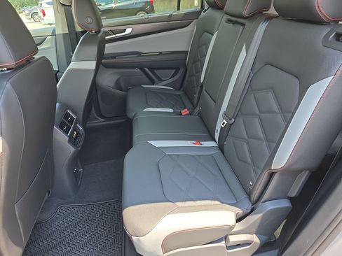 Used 2026 Volkswagen Atlas Peak Edition AWD/4WD image 29