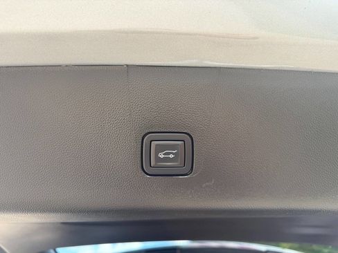 Used 2023 Chevrolet Traverse High Country AWD/4WD image 26