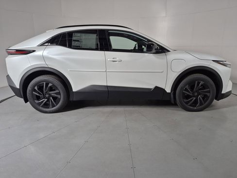 New 2026 Toyota C-HR AWD/4WD image 5