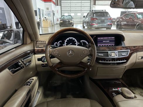 Used 2011 Mercedes-Benz S 550 4MATIC image 19