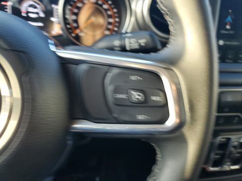 Used 2023 Jeep Gladiator Overland image 19