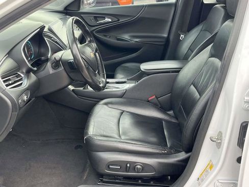 Used 2018 Chevrolet Malibu LT w/ Leather Package image 13