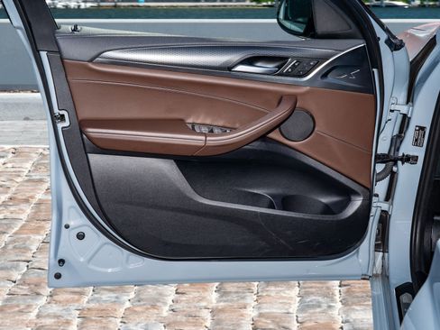 Used 2023 BMW X4 M40i w/ Premium Package image 9