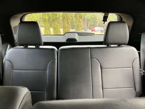 Used 2023 Chevrolet Traverse LT image 32