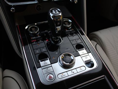 Used 2021 Bentley Flying Spur W12 image 9