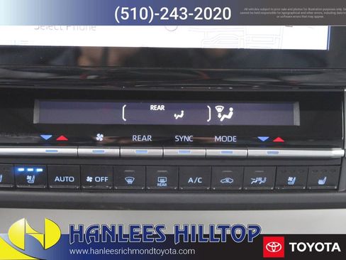 Used 2021 Toyota Sienna Limited image 29