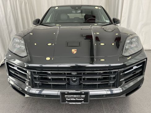 Certified 2025 Porsche Cayenne Coupe image 6