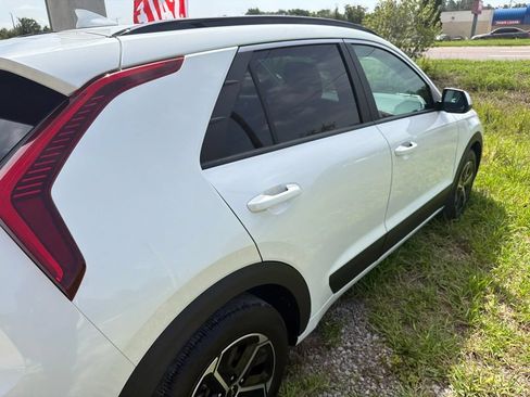 Used 2025 Kia Niro LX FWD image 8