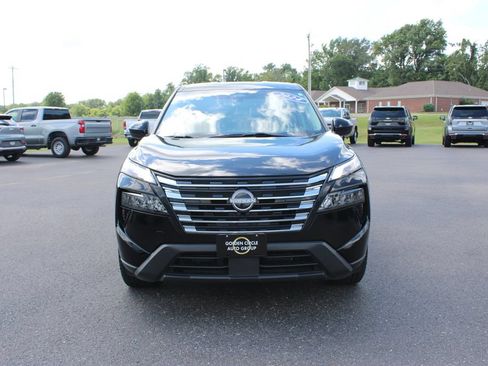 Used 2024 Nissan Rogue SV AWD/4WD image 3