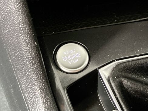 Used 2022 Volkswagen Tiguan SE image 24