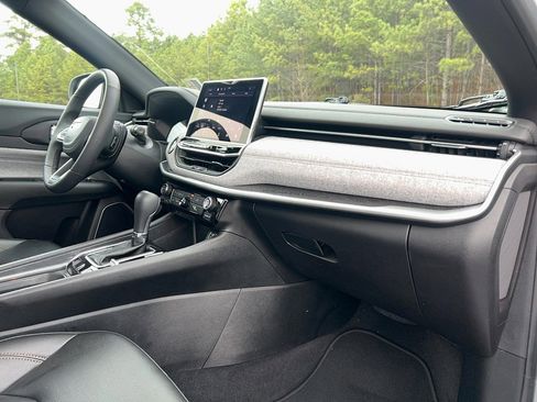 Used 2024 Jeep Compass Latitude w/ Sun and Sound Group image 24