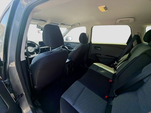 Used 2023 Nissan Rogue SV FWD image 22