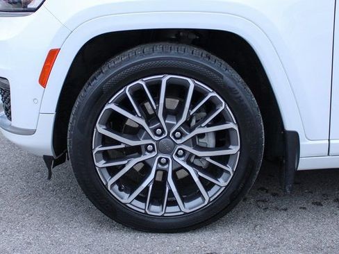 Used 2023 Jeep Grand Cherokee L Summit image 40