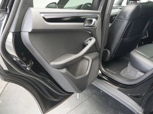 Certified 2023 Porsche Macan Turbo AWD/4WD image 17