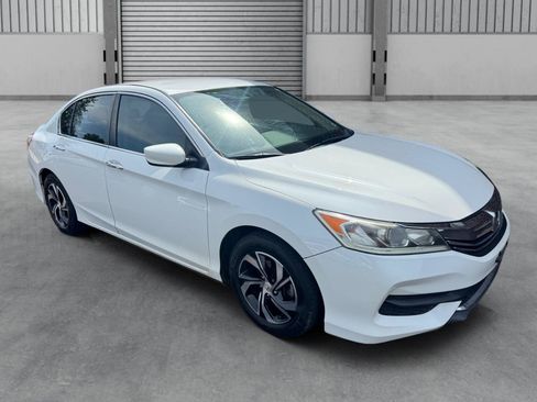 Used 2017 Honda Accord LX image 27