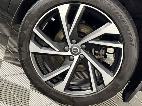 Used 2020 Volvo XC40 T5 R-Design image 16