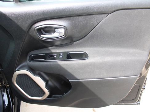 Used 2015 Jeep Renegade Latitude image 7