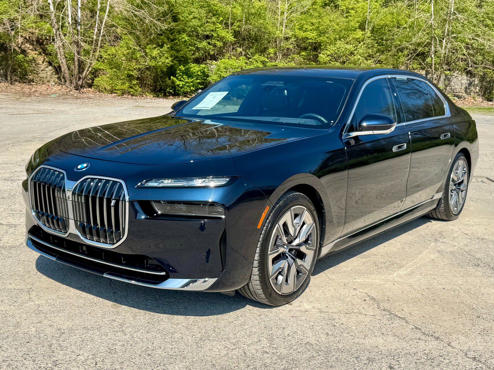 Used 2025 BMW i7 eDrive50 w/ Executive Package RWD image 2