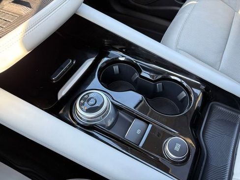 Used 2025 Ford Explorer Platinum w/ Ultimate Package image 35