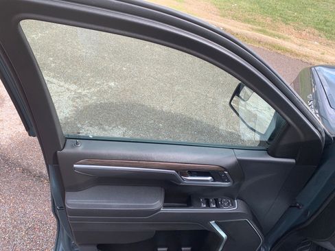 Used 2025 Chevrolet Silverado 1500 LT image 12