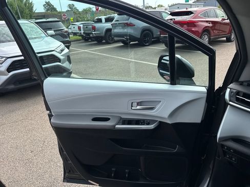Used 2025 Toyota Sienna XLE w/ XLE Plus Package AWD/4WD image 37